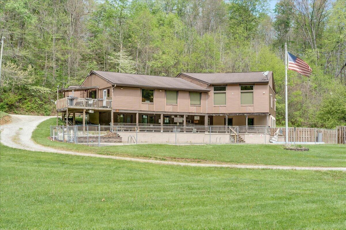 593 Ross Road Southeast Lancaster, OH 43130 - Photo 15 of 15 lodge/pool