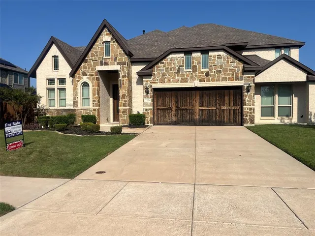 $598,000 | 2104 Homestead Drive, DeSoto, TX 75115