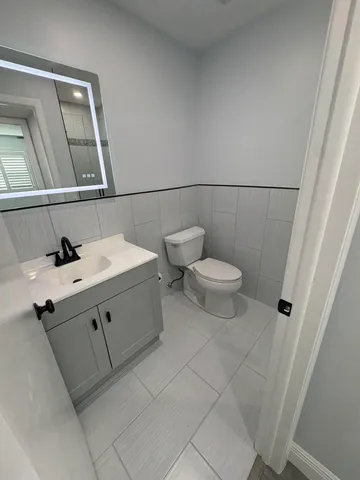 $2,100 | 29 Burgundy A, Unit A, Delray Beach, FL 33484