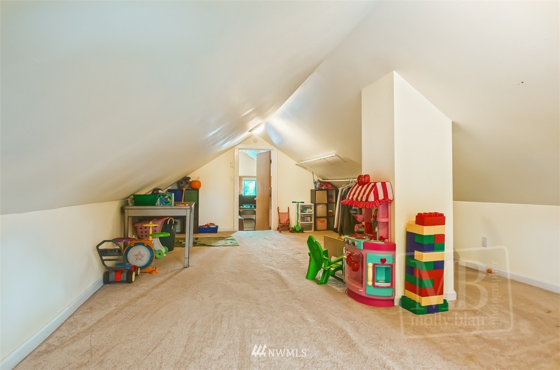 1712 Northeast 24th Street Renton, WA 98056 - Photo 11 of 11