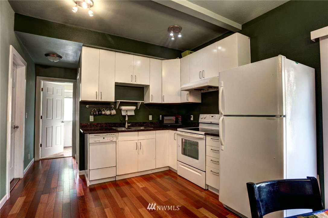 1712 Northeast 24th Street Renton, WA 98056 - Photo 3 of 11