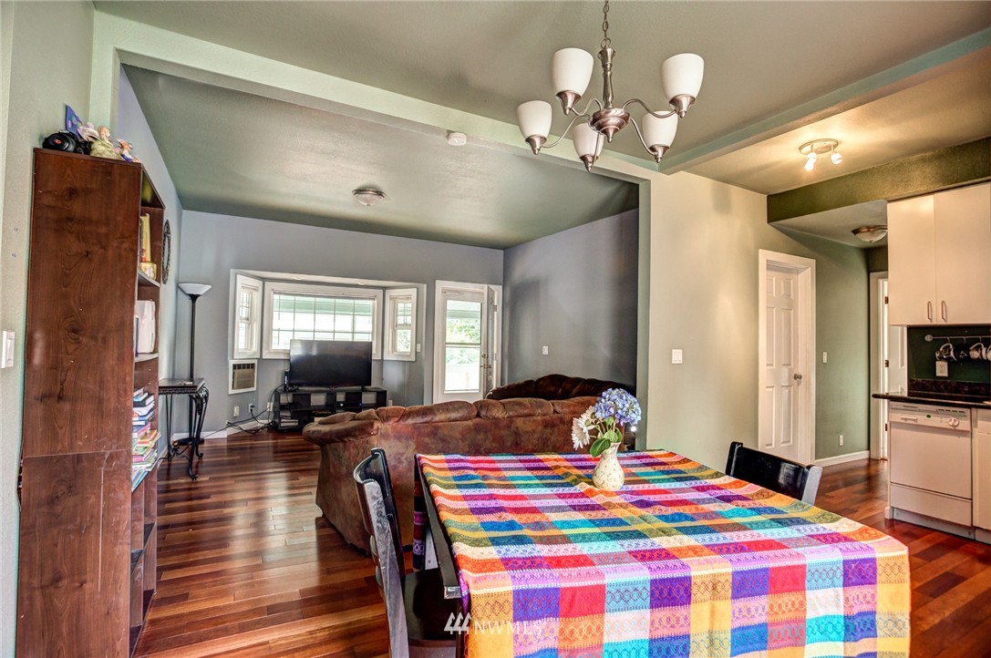 1712 Northeast 24th Street Renton, WA 98056 - Photo 5 of 11