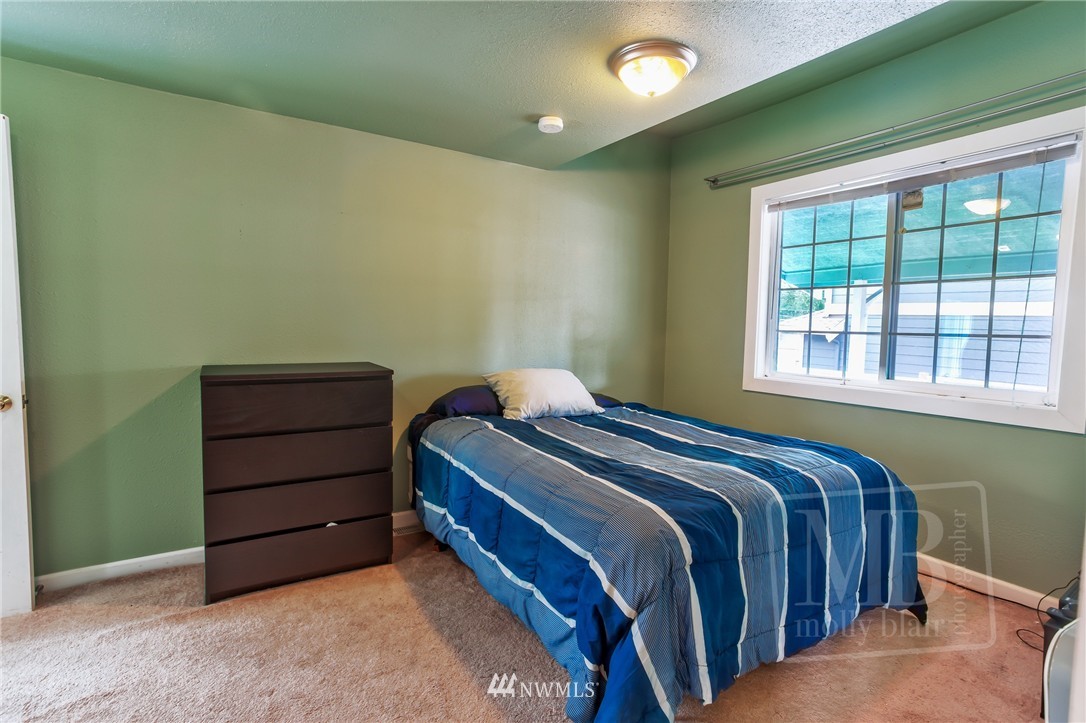 1712 Northeast 24th Street Renton, WA 98056 - Photo 7 of 11