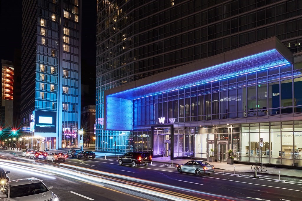 110 Stuart Street, Unit 18G Boston, MA 02116 - Photo 21 of 21 a view of a building and a street light