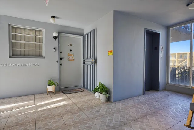 a view of entryway with livingroom