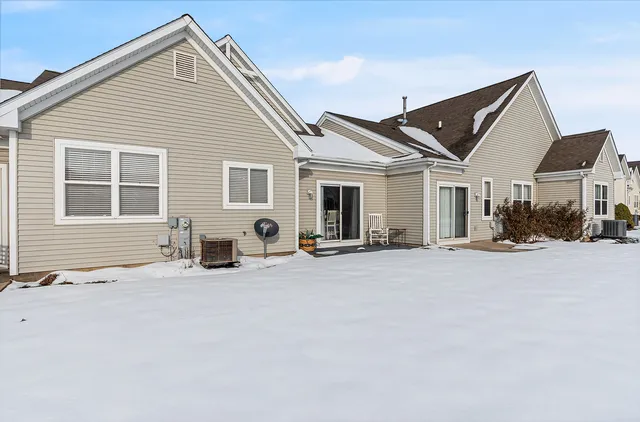 $235,000 | 2525 Park Ridge Court, Unit 2525, Crest Hill, IL 60403