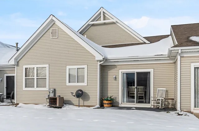 $235,000 | 2525 Park Ridge Court, Unit 2525, Crest Hill, IL 60403