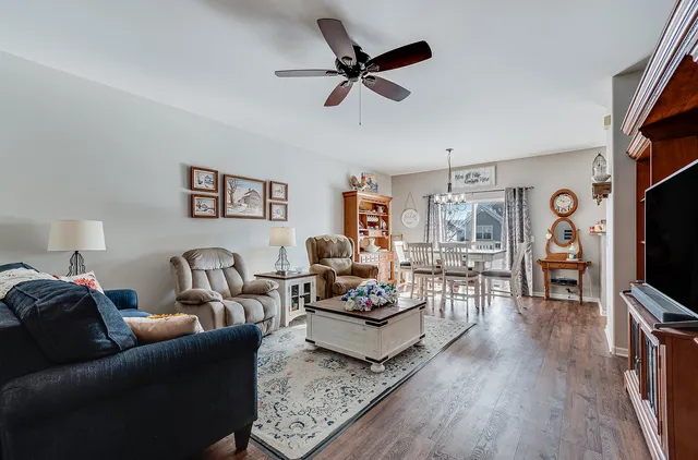 $235,000 | 2525 Park Ridge Court, Unit 2525, Crest Hill, IL 60403