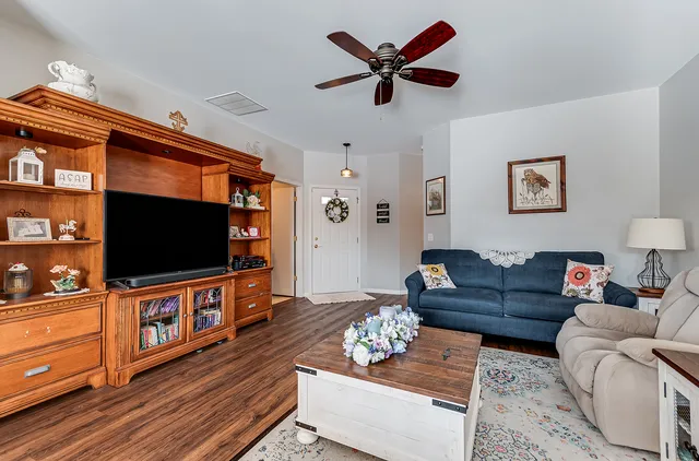 $235,000 | 2525 Park Ridge Court, Unit 2525, Crest Hill, IL 60403