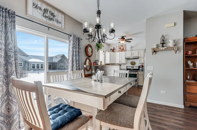 $235,000 | 2525 Park Ridge Court, Unit 2525, Crest Hill, IL 60403