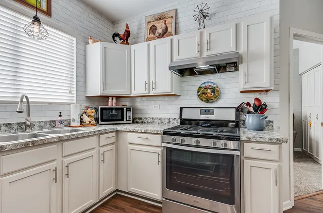 $235,000 | 2525 Park Ridge Court, Unit 2525, Crest Hill, IL 60403