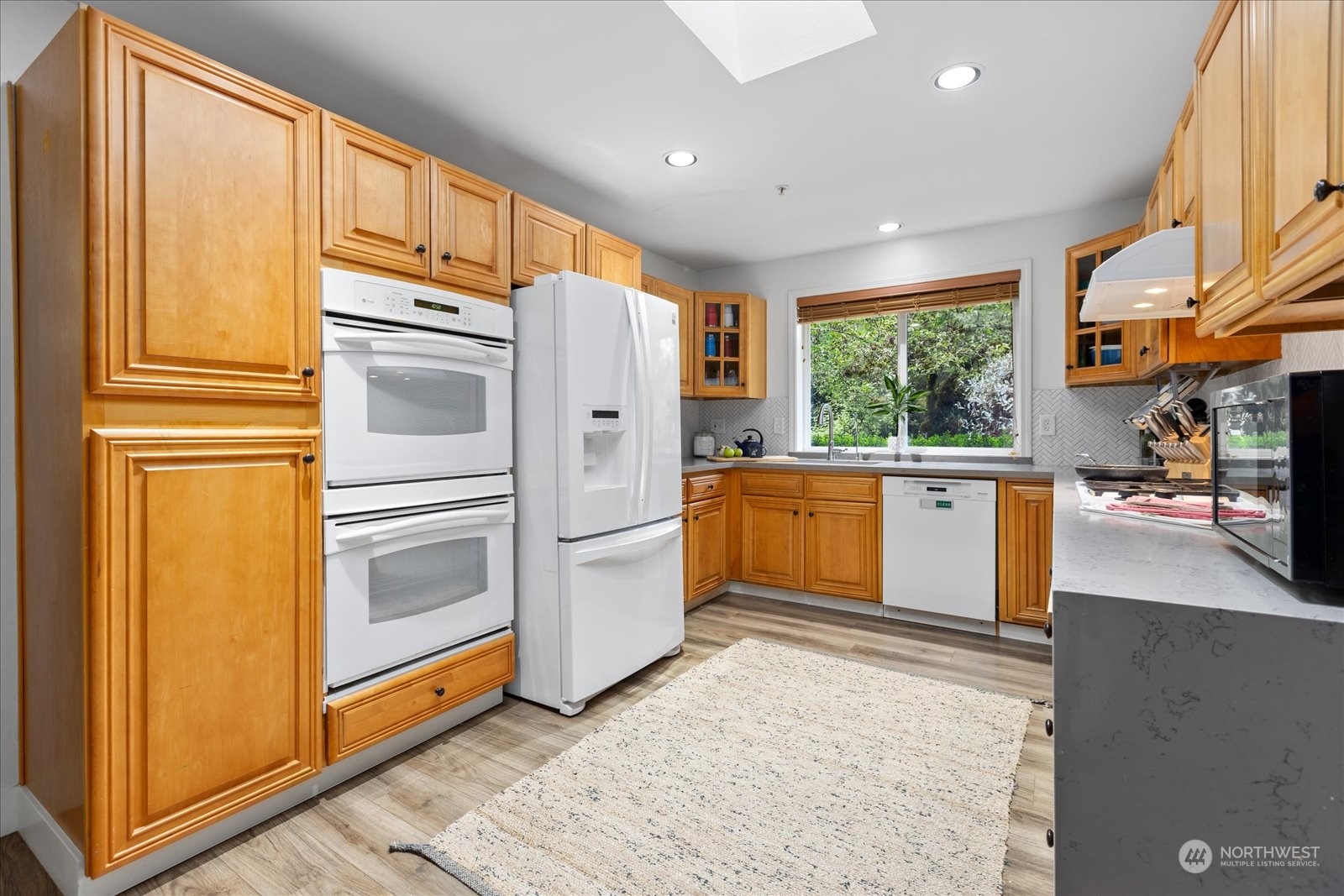 25927 Southeast 164th Street Issaquah, WA 98027 - Photo 10 of 40
