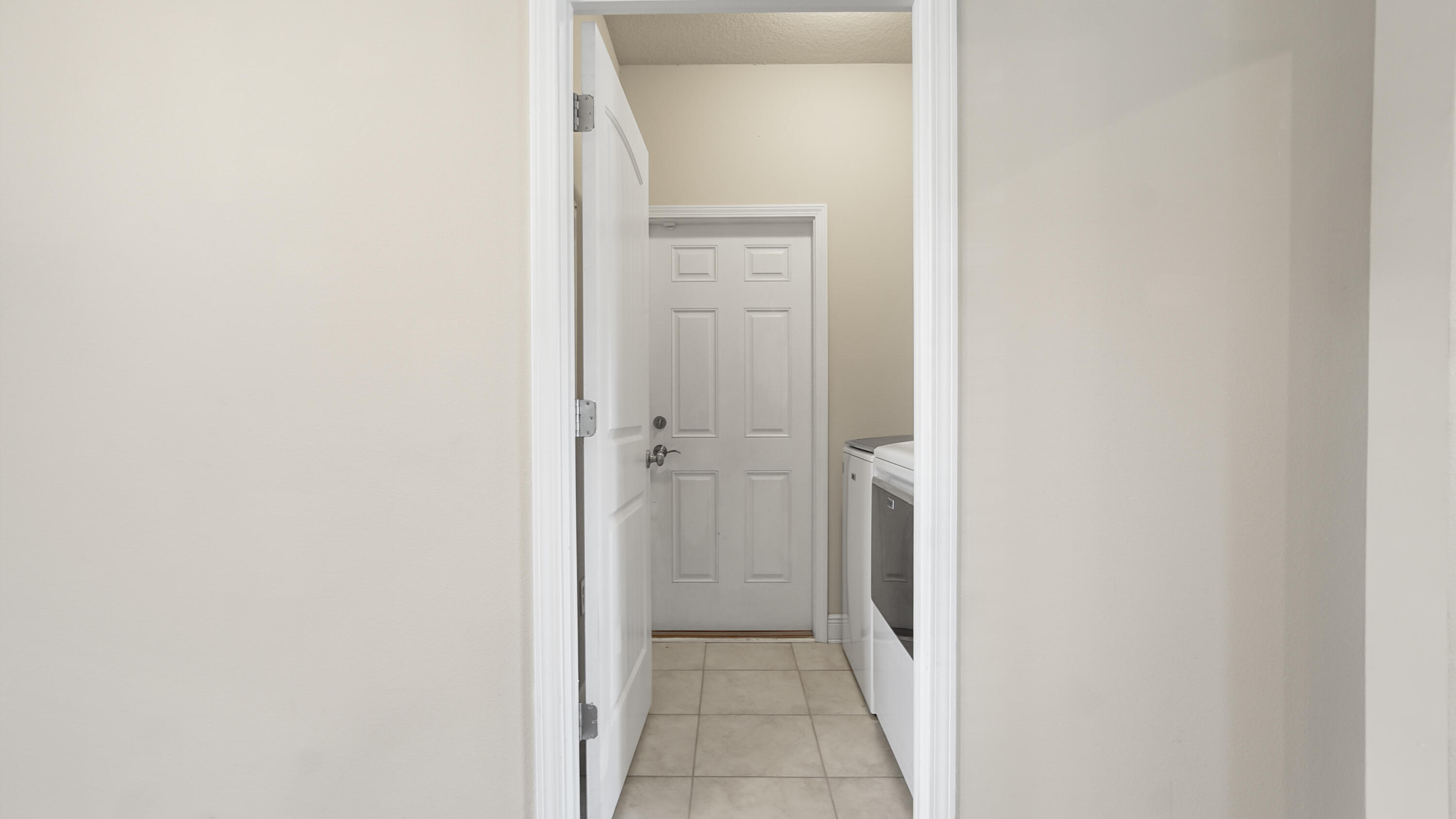 96 Mary Ellen Way Freeport, FL 32439 - Photo 44 of 69 a view of a hallway