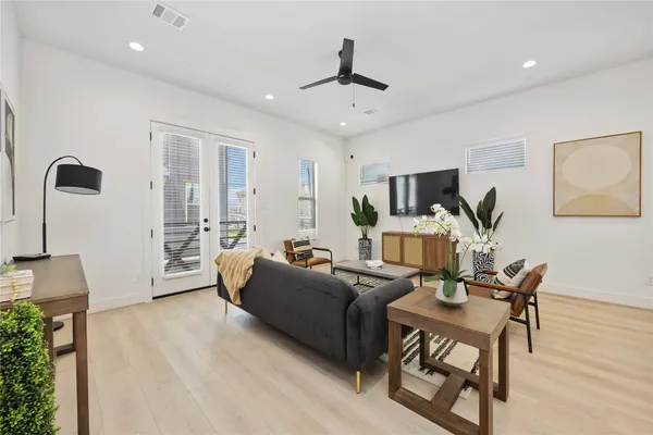 $389,900 | 7809 Amelia Road, Unit B, Houston, TX 77055