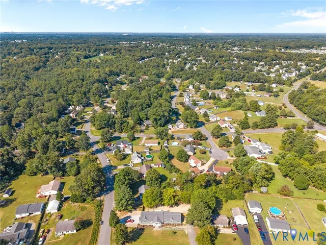 a view of a back yard