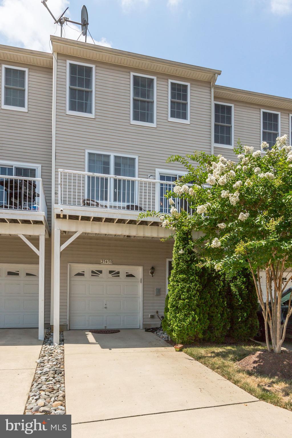 25450 South Riding Boulevard Chantilly, VA 20152 - Photo 2 of 41 Gallery Image 2