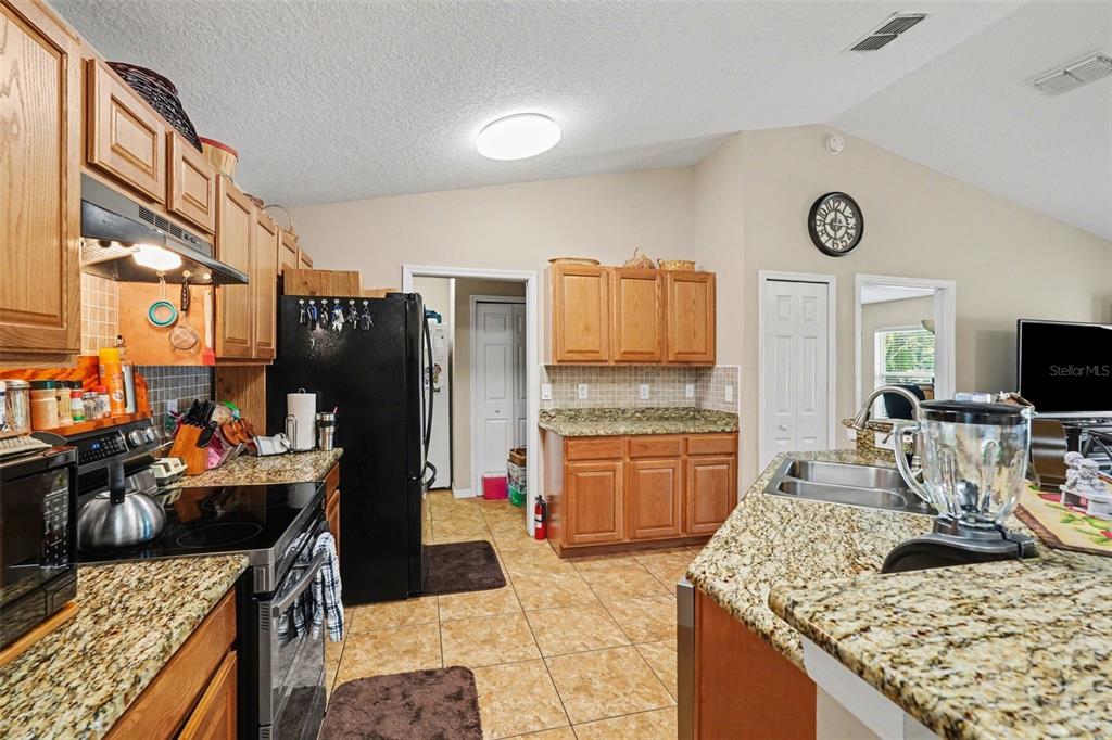 3147 Sydney Dover Road Dover, FL 33527 - Photo 13 of 26