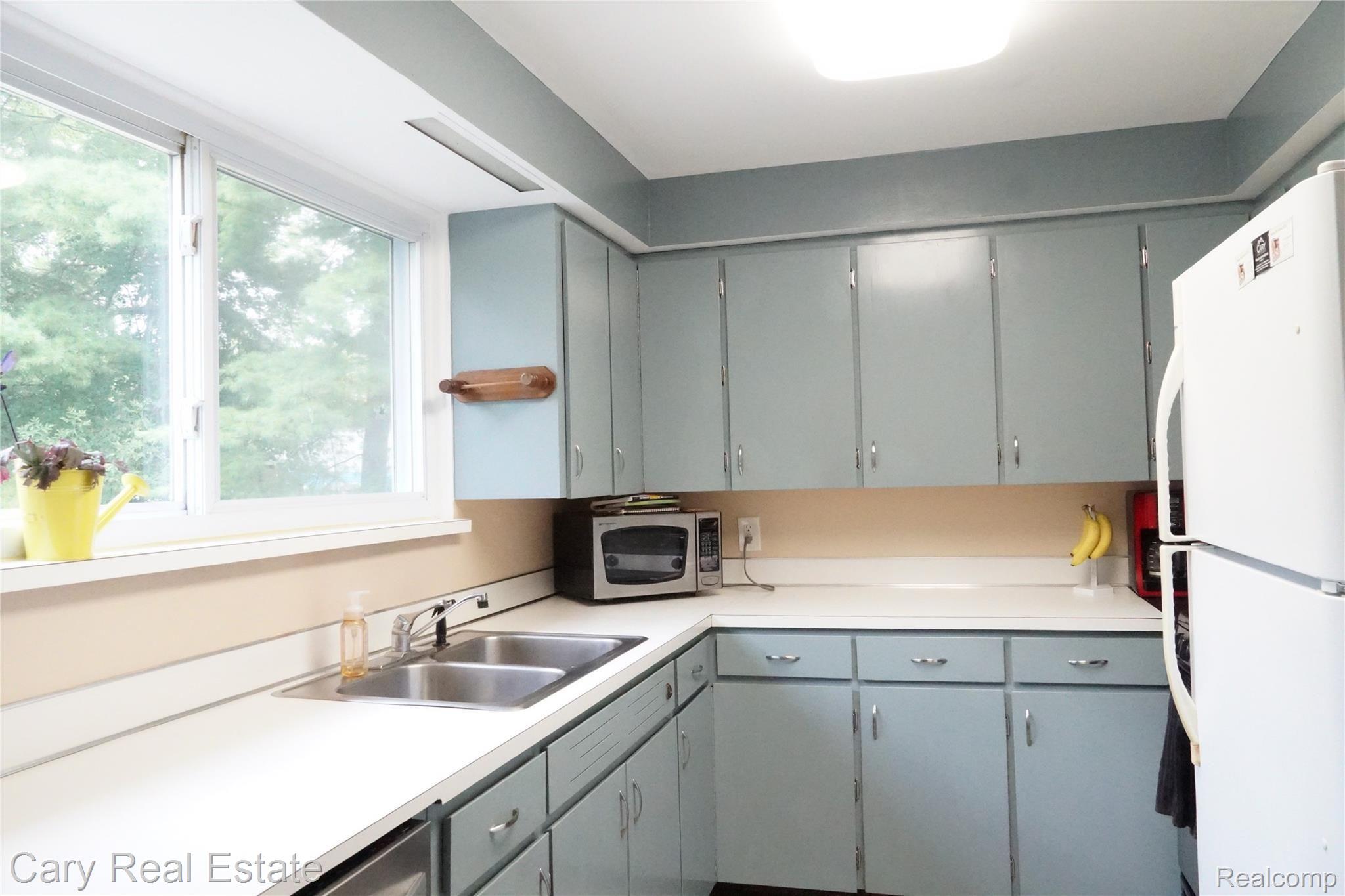 5316 Flushing Road Flushing, MI 48433 - Photo 6 of 38 Kitchen~view 3