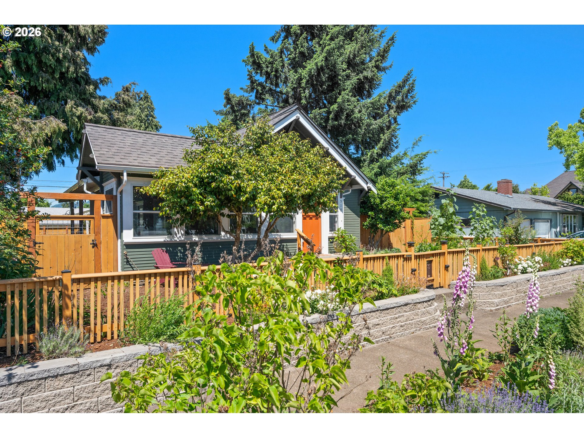 918 C Street Springfield, OR 97477 - Photo 2 of 48