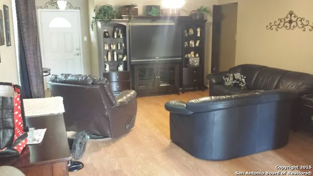 a view of a house with backyard