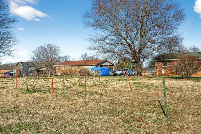 a view of a yard with a house