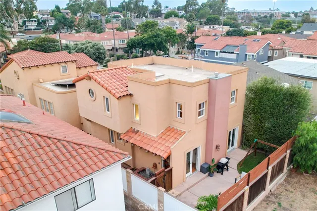 $1,695,000 | 214 North Irena Avenue, Unit B, Redondo Beach, CA 90277