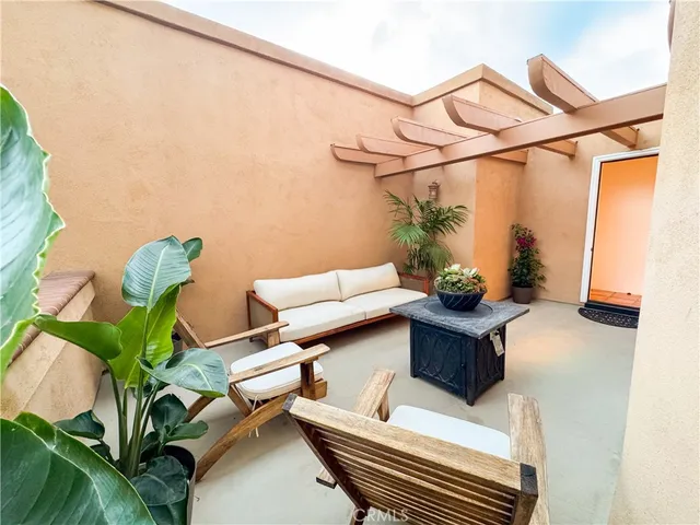 $1,695,000 | 214 North Irena Avenue, Unit B, Redondo Beach, CA 90277