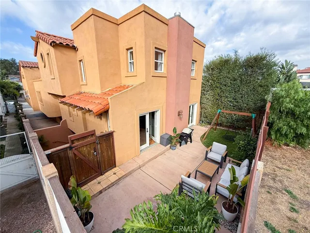 $1,695,000 | 214 North Irena Avenue, Unit B, Redondo Beach, CA 90277