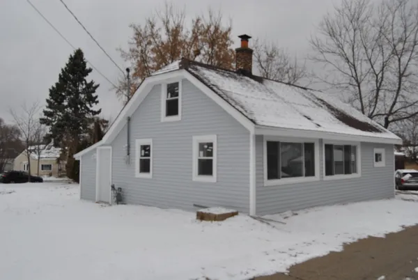 $199,000 | 3219 West Lynndale Avenue, Greenfield, WI 53221
