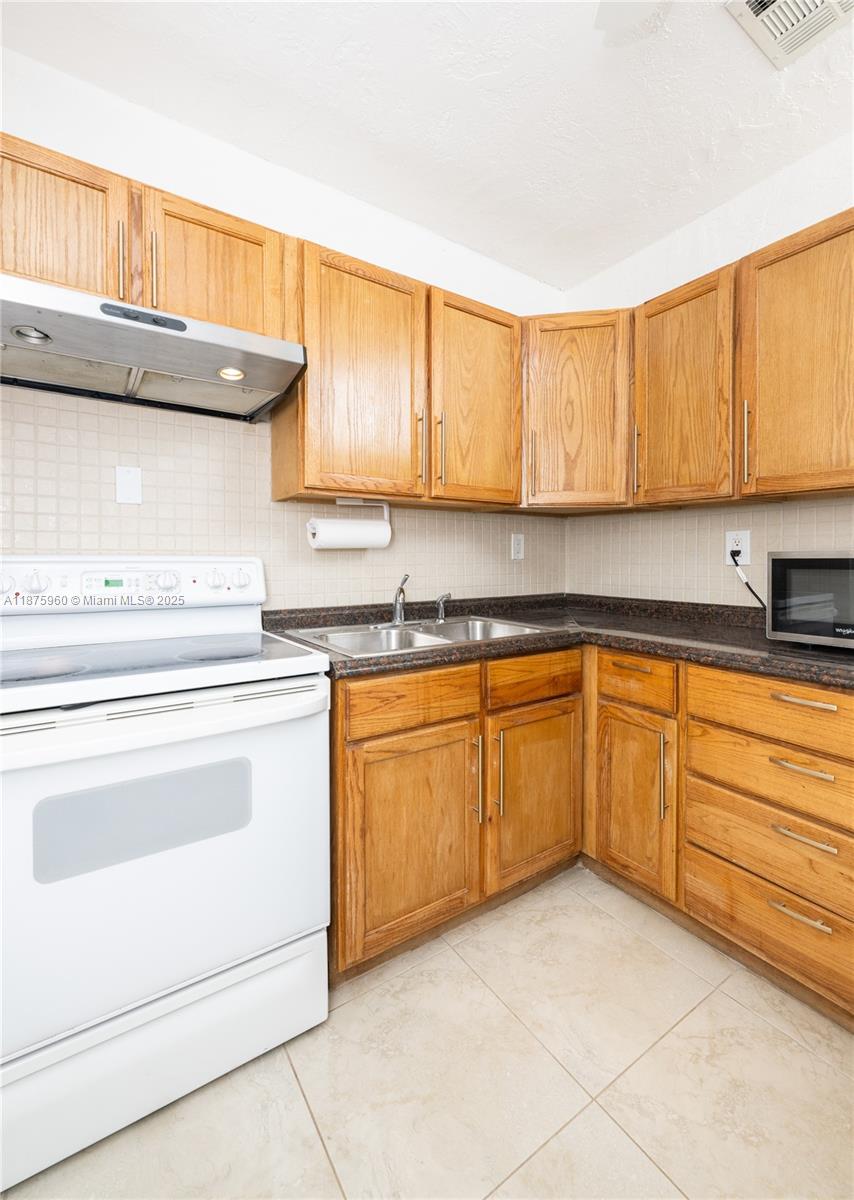 3220 North Surf Road, Unit 1 Hollywood, FL 33019 - Photo 11 of 28 Unit #2