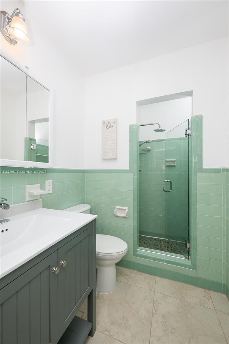 3220 North Surf Road, Unit 1 Hollywood, FL 33019 - Photo 22 of 28 Master Bathroom/w Shower