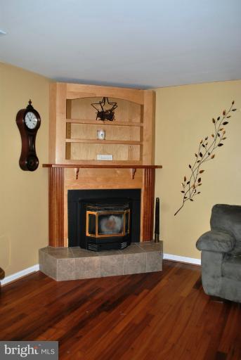 4036 Hanson Road White Plains, MD 20695 - Photo 19 of 30 Living Room