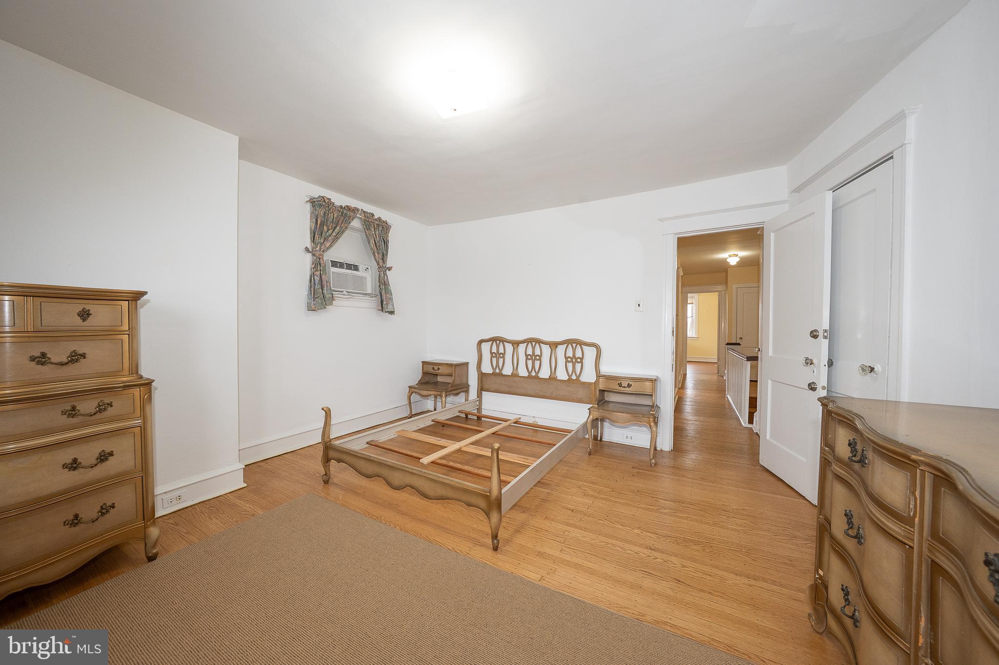 500 Elm Avenue Upper Darby, PA 19082 - Photo 18 of 35 a living room with furniture and a wooden floor