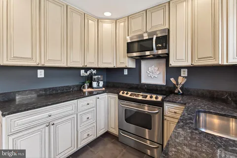 $725,000 | 104 South Wise Street, Arlington, VA 22204