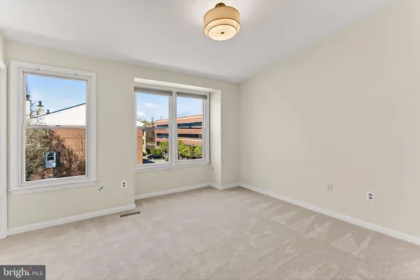 $725,000 | 104 South Wise Street, Arlington, VA 22204