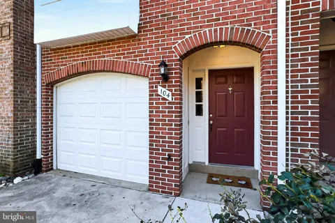 $725,000 | 104 South Wise Street, Arlington, VA 22204