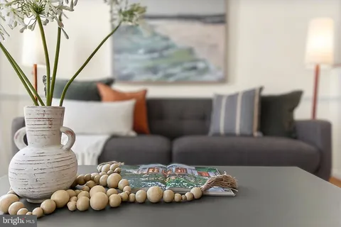 $725,000 | 104 South Wise Street, Arlington, VA 22204