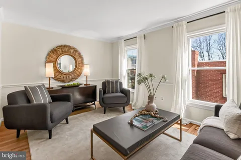 $725,000 | 104 South Wise Street, Arlington, VA 22204