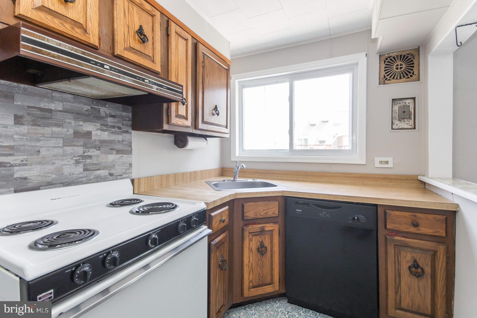 831 Grant Road Folcroft, PA 19032 - Photo 4 of 26