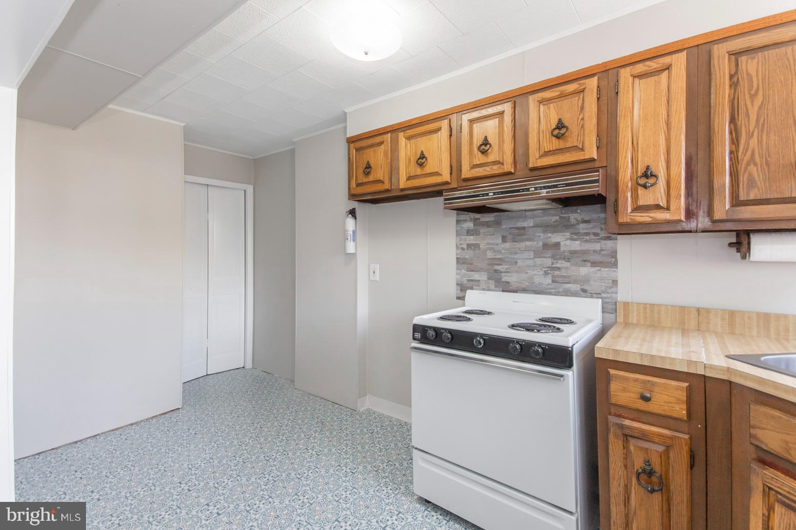 831 Grant Road Folcroft, PA 19032 - Photo 6 of 26