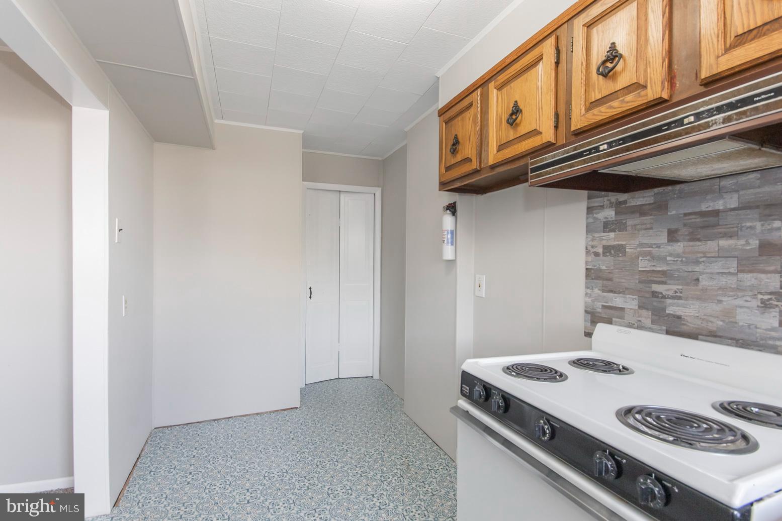 831 Grant Road Folcroft, PA 19032 - Photo 7 of 26