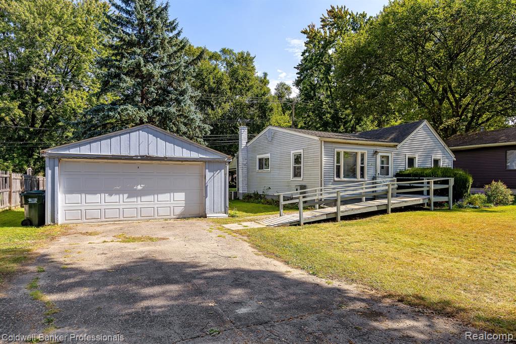1460 Courtland Boulevard Rochester, MI 48307 - Photo 3 of 23