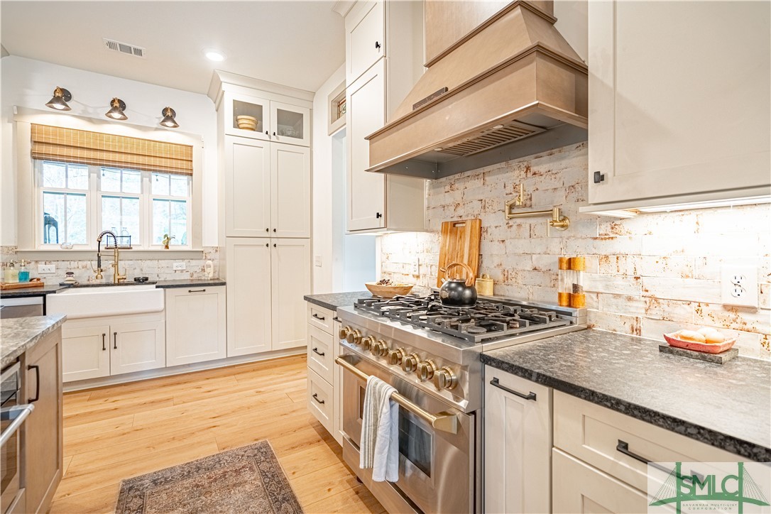 157 Ackerman Road Rincon, GA 31326 - Photo 11 of 50 Kitchen Gally facing sink and wetbar