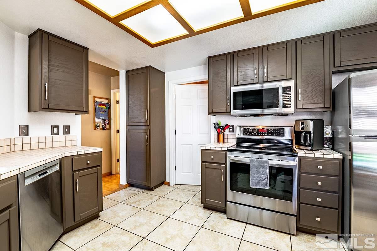 2805 Alpine Creek Road Reno, NV 89519 - Photo 8 of 21 a kitchen with stainless steel appliances a stove microwave and refrigerator