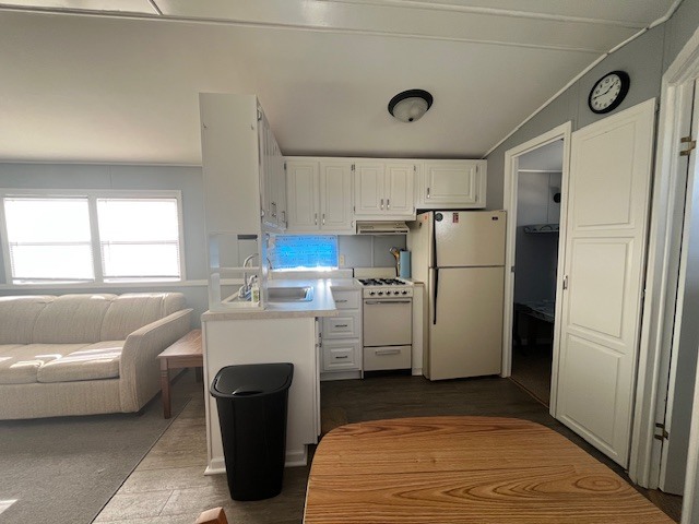 2795 East 28th Road Marseilles, IL 61341 - Photo 14 of 22 a living room with a couch and a window