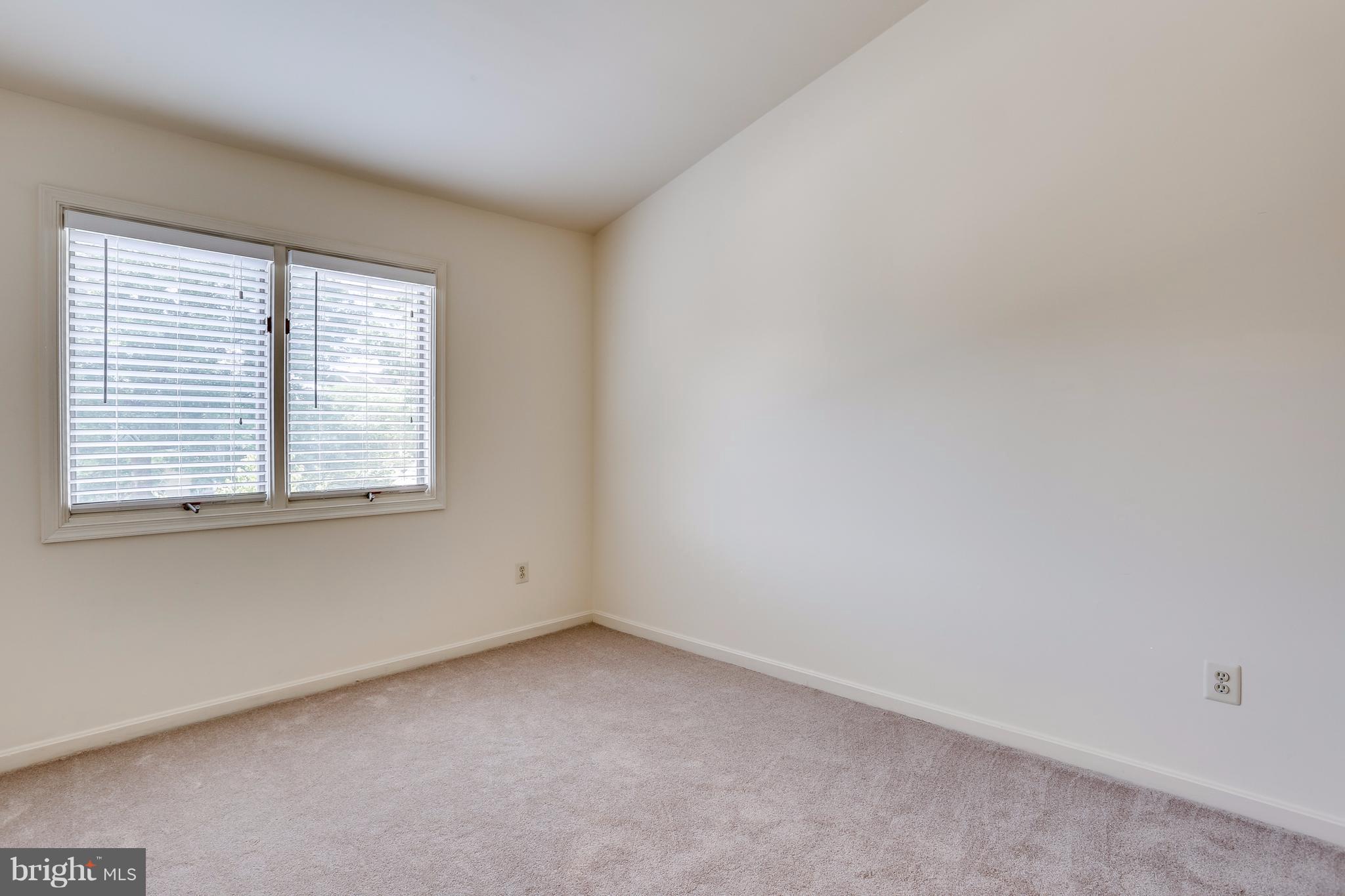 5217 Columbia Road, Unit 661 Columbia, MD 21044 - Photo 20 of 28 Bedroom #3 w/vaulted ceilings