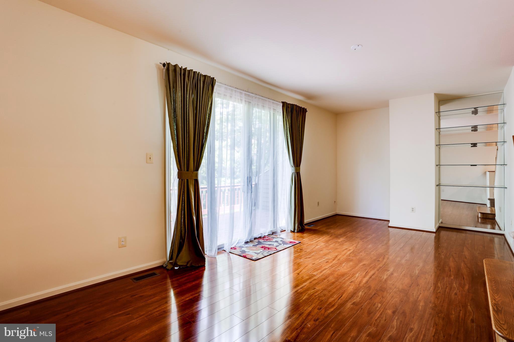 5217 Columbia Road, Unit 661 Columbia, MD 21044 - Photo 3 of 28 Living Room