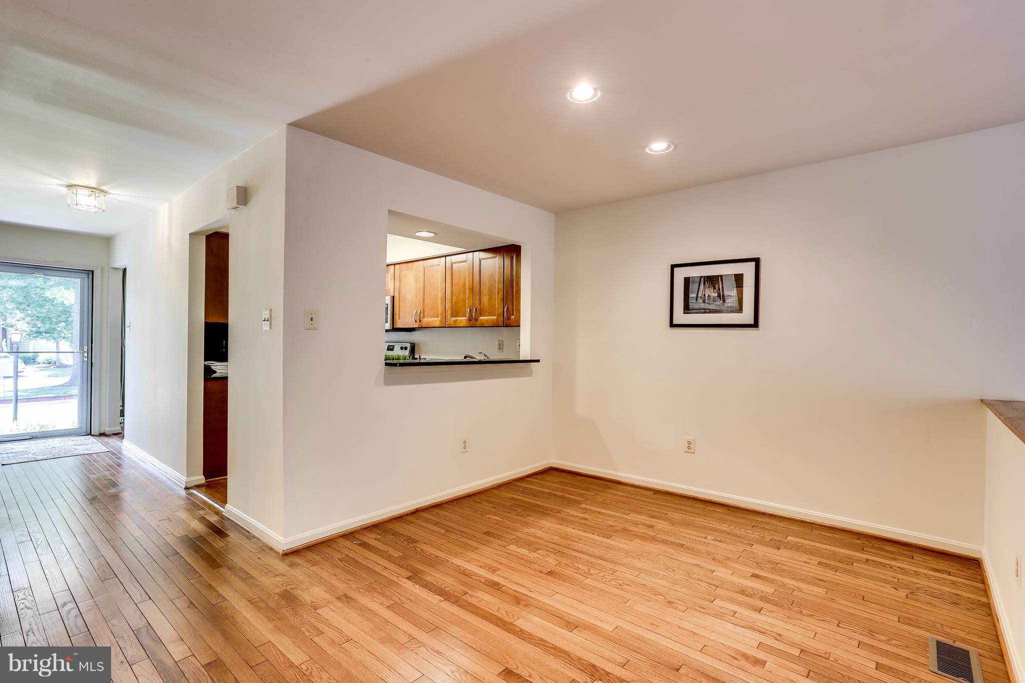 5217 Columbia Road, Unit 661 Columbia, MD 21044 - Photo 5 of 28 Interior (General)-hardwood floors on the main flr