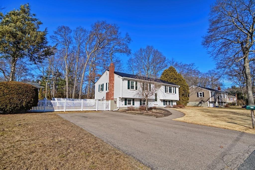 26 Meadow Road Medway, MA 02053 - Photo 5 of 33 Gallery Image 5