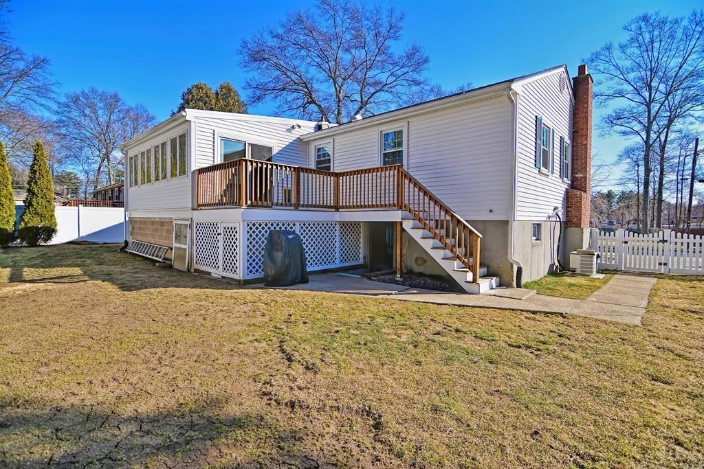 26 Meadow Road Medway, MA 02053 - Photo 7 of 33 Gallery Image 7